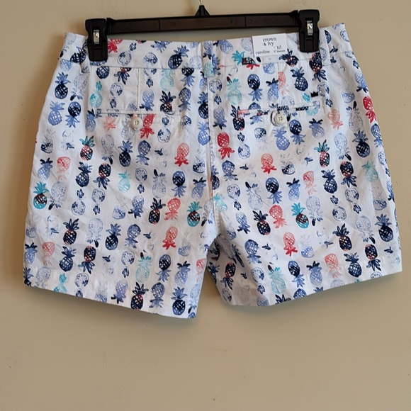 NWT Crown & Ivy Women's Caroline Shorts 5” Inseam Size 10 Pineaple Print - Picture 2 of 8